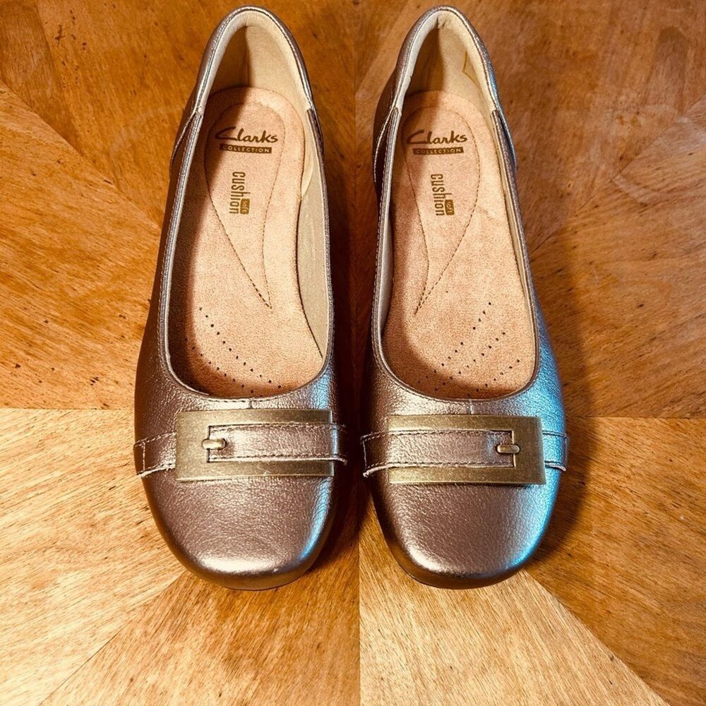 Clarks Metallic Gold Bronze Leather Loafer Flats – Cushion Soft – Size 6M NWT